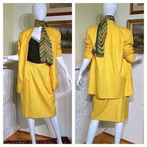 Vintage Fitting Image Yellow 2-Piece Skirt Suit